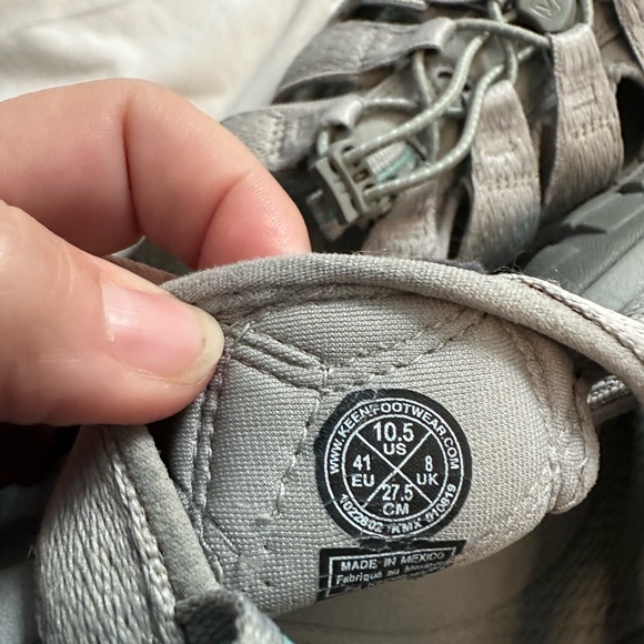Keen.  Size 10.5.  Great condition! - Picture 2 of 3